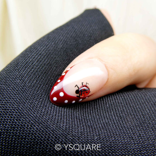 <Coccinelle > Y.Square Faux Ongles Fait Main Réutilisables