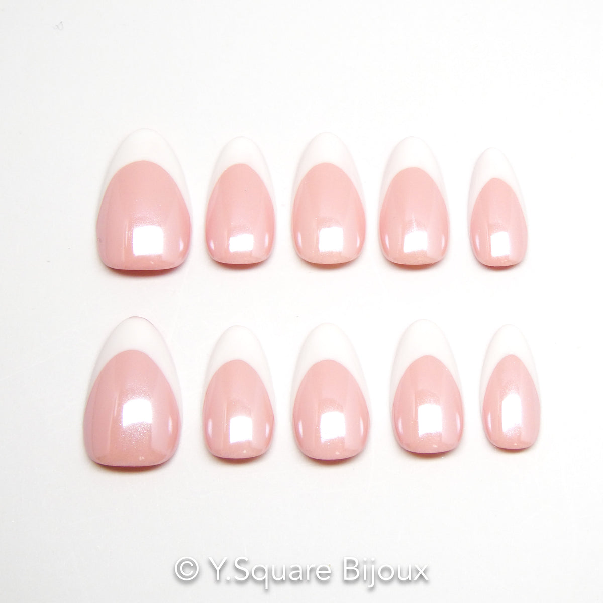 < Almond French  > Y.Square Faux Ongles Fait Main Réutilisables