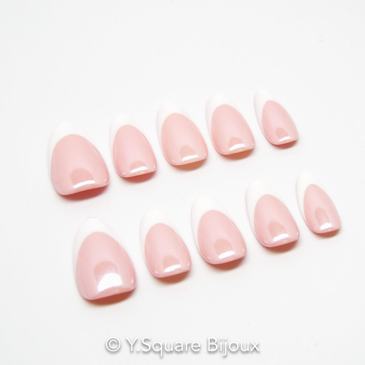 < Almond French  > Y.Square Faux Ongles Fait Main Réutilisables