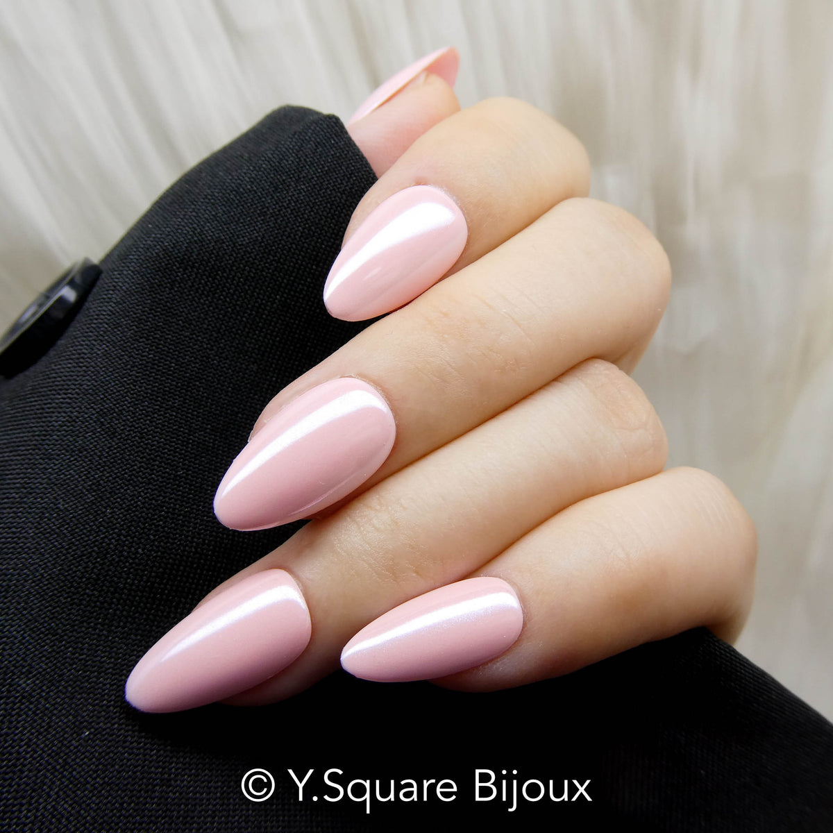 < Rosé Nacré >