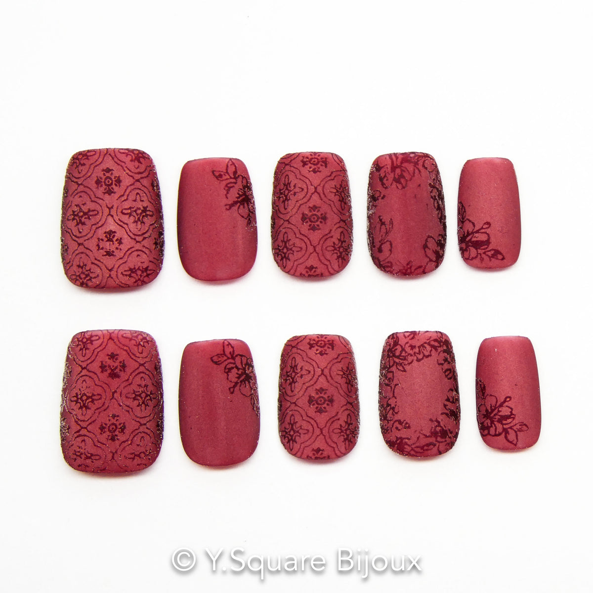 < Velours Brodé >
