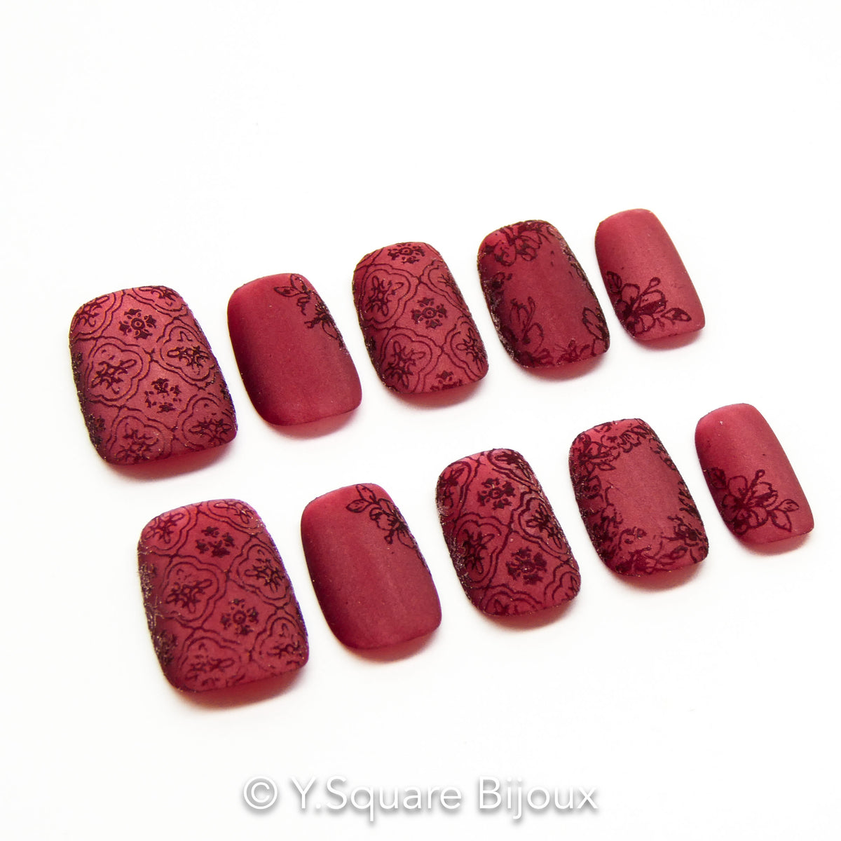 < Velours Brodé >