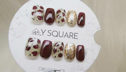 < Léopard Chocolat >